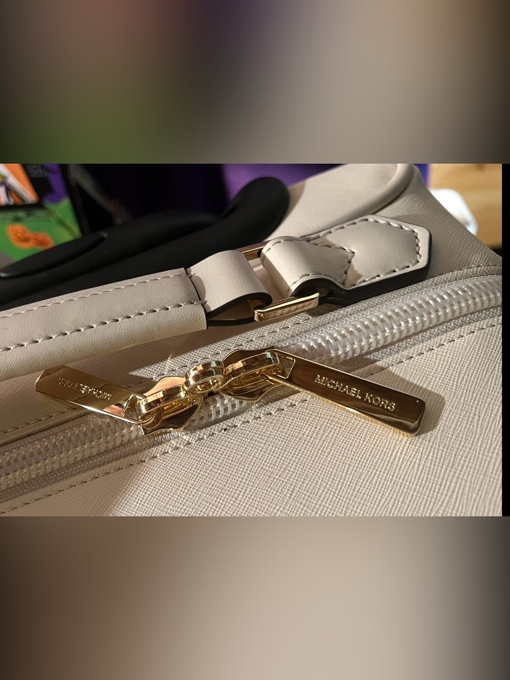MICHEAL KORS BRAND NEW CREAM TROLLY TRAVEL BAG W/TAG - Picture 3 of 12